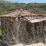 Υφιστάμενη Παλαιά Διώροφη Πέτρινη Οικία με Υπόγειο